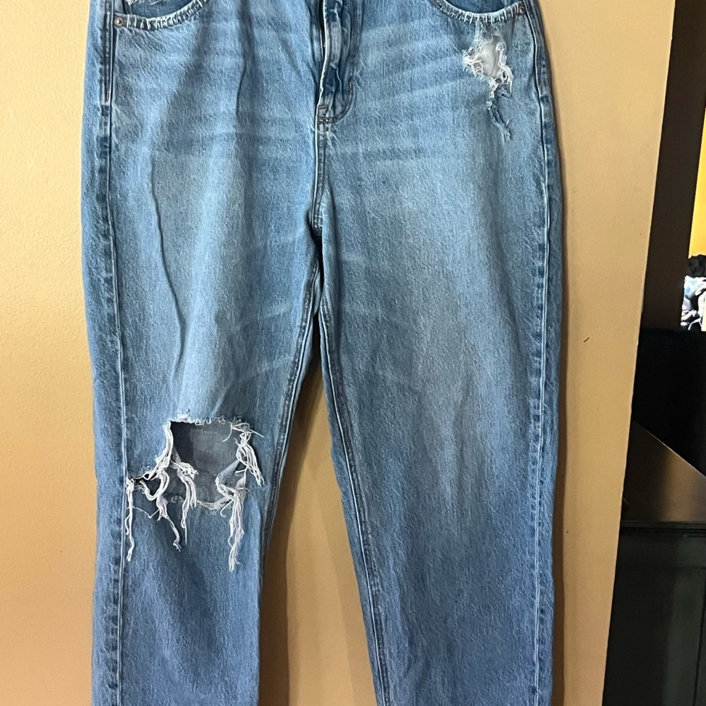 American Eagle Mom Straight jeans